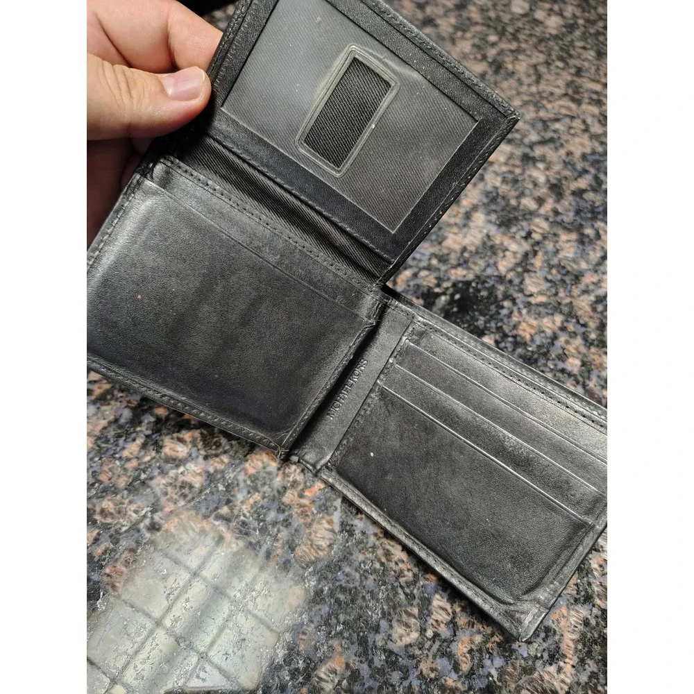 Michael Kors Mens Black Leather Bifold Wallet Silver Logo Plaque ID Window